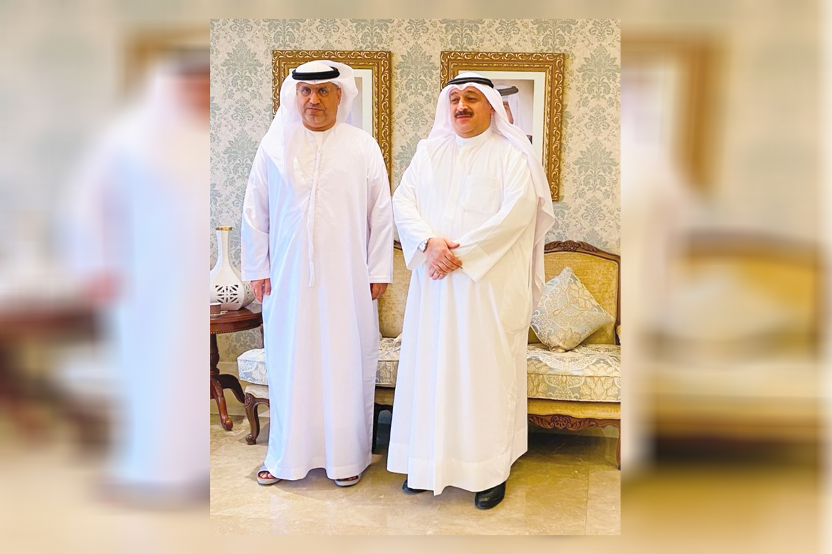 استقبل معالي الدكتور أحمد عبدالوهاب العوضي وزير الصحة في مكتبه سعادة الدكتور مطر حامد النيادي سفير الدولة لدى دولة الكويت الشقيقة  وقد رحب معالي الوزير بسعادة السفير مشيدًا بالعلاقات الطيبة التي تربط بين البلدين الشقيقين وبمستوى التعاون والتنسيق في مختلف المجالات .