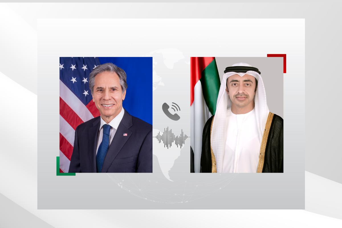 بحث سمو الشيخ عبدالله بن زايد آل نهيان نائب رئيس مجلس الوزراء وزير الخارجية خلال اتصال هاتفي اليوم مع معالي أنتوني بلينكن وزير خارجية الولايات المتحدة الأمريكية مجمل التطورات الإقليمية ومنها الأوضاع في سوريا ولبنان.