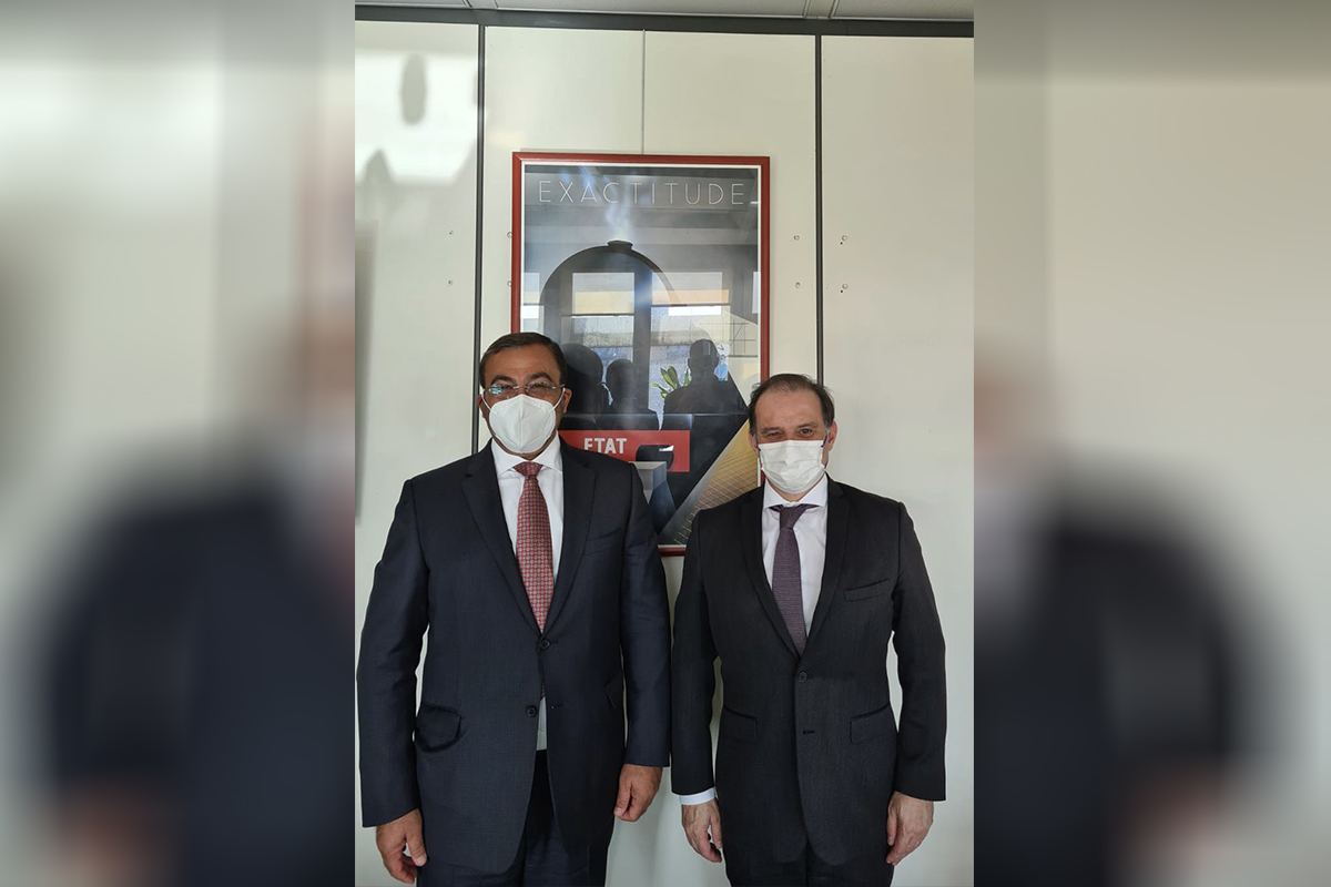 S.E. Ahmed Ali AL Sayegh, Secrétaire d'État, s'est réuni avec Emmanuel Moulin, directeur général du Trésor au Ministère de l'Economie et des Finances français pour s'entretenir de la coopération économique et des projets d'investissement entre les deux pays.