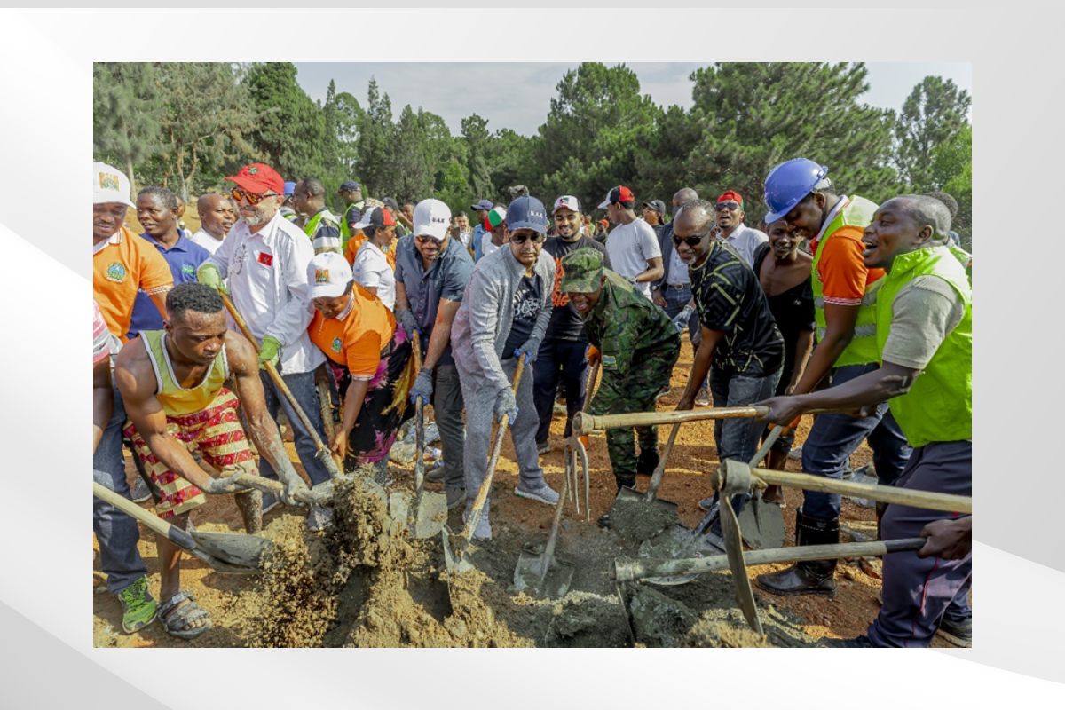 On Rwanda's Umuganda Community Work, H.E. Hazza Al Qahtani, UAE Ambassador to the Republic of Rwanda, as Dean of the Arab Diplomatic Corps, participated with Arab ambassadors accredited to the Republic of Rwanda, Government Officials, Representatives of Security Organs & Residents of Kimisagara Sector where they began building works for the community's Early Childhood Development (ECD) Center.