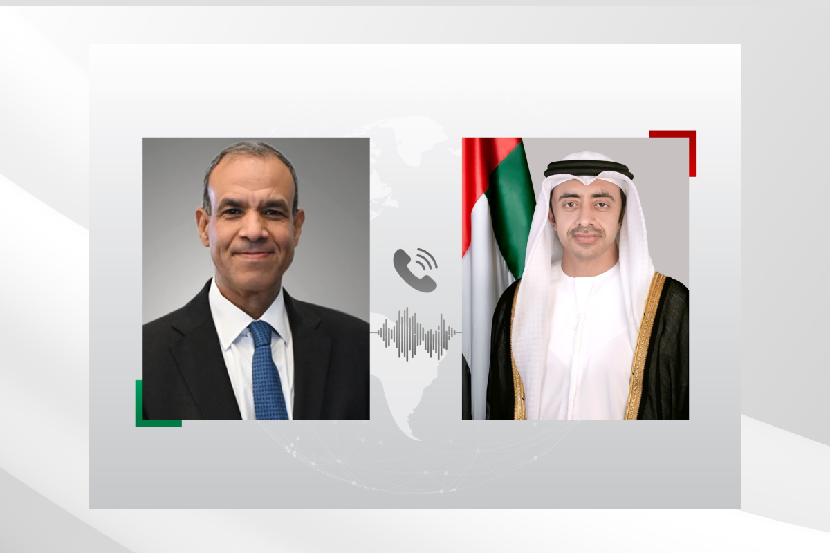 بحث سمو الشيخ عبدالله بن زايد آل نهيان نائب رئيس مجلس الوزراء وزير الخارجية خلال اتصال هاتفي مع معالي الدكتور بدر عبد العاطي وزير الخارجية والهجرة في جمهورية مصر العربية الشقيقة تطورات الأوضاع في المنطقة والمستجدات الراهنة في الجمهورية العربية السورية الشقيقة.