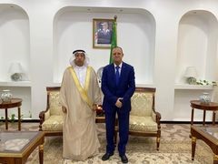 التقى سعادة السفير يوسف آل علي معالي الوزير كمال ناصري – وزير الأشغال العمومية بالجزائر-، بمقر الوزارة، حيث تبادل الجانبان العديد من المواضيع ذات الاهتمام المشترك.