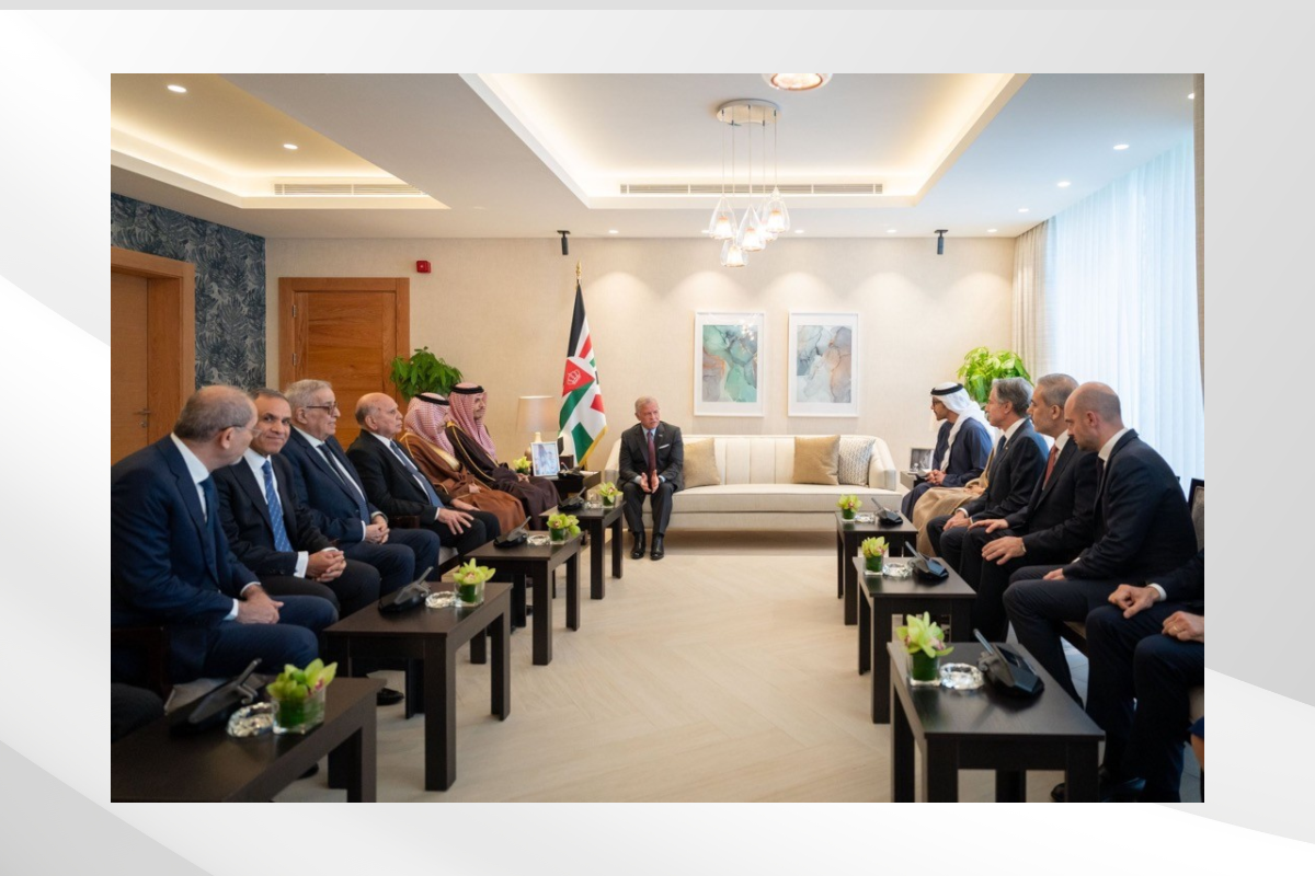 استقبل صاحب الجلالة الملك عبدالله الثاني بن الحسين عاهل المملكة الأردنية الهاشمية الشقيقة، سمو الشيخ عبدالله بن زايد آل نهيان نائب رئيس مجلس الوزراء وزير الخارجية، وأصحاب السمو والمعالي والسعادة وزراء الخارجية العرب والأجانب والمسؤولين الدوليين المشاركين في اجتماعات العقبة الوزارية حول سوريا التي عقدت اليوم في مدينة العقبة.