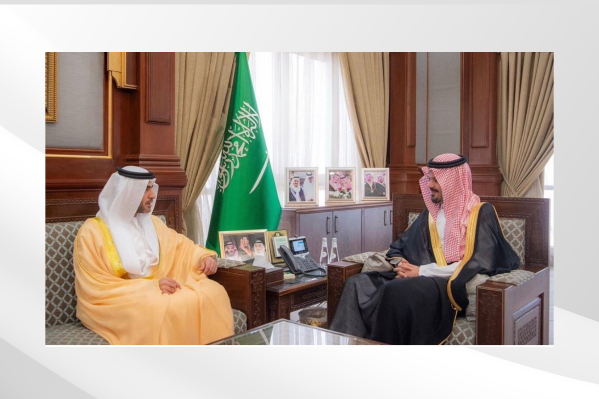 استقبل صاحب السمو الملكي الأمير سلمان بن سلطان بن عبدالعزيز أمير منطقة المدينة المنورة، في مكتبه بالإمارة، سعادة الشيخ نهيان بن سيف بن محمد آل نهيان سفير دولة الإمارات العربية المتحدة لدى المملكة العربية السعودية الشقيقة. 