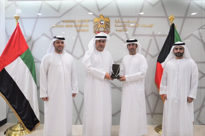 استقبل سعادة د. مطر حامد النيادي سفير الدولة لدى دولة الكويت الشقيقة وفد جائزة محمد بن زايد لأفضل معلم برئاسة د. حمد الدرمكي الأمين العام الذي يزور الكويت حاليا لتكريم المتأهلين للمرحلة الثانية من دولة الكويت