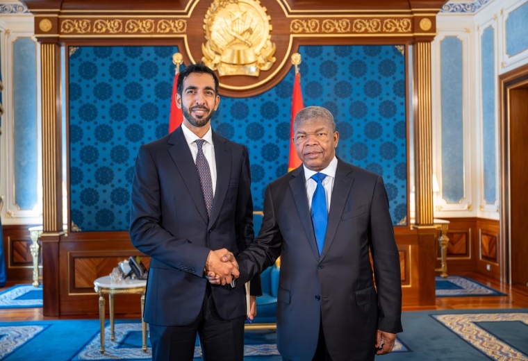 التقى معالي الشيخ شخبوط بن نهيان آل نهيان، وزير دولة، مع فخامة جواو مانويل لورينسو، رئيس جمهورية أنغولا في العاصمة لواندا، وتم خلال اللقاء بحث العلاقات الثنائية في المجالات ذات الاهتمام المشترك.