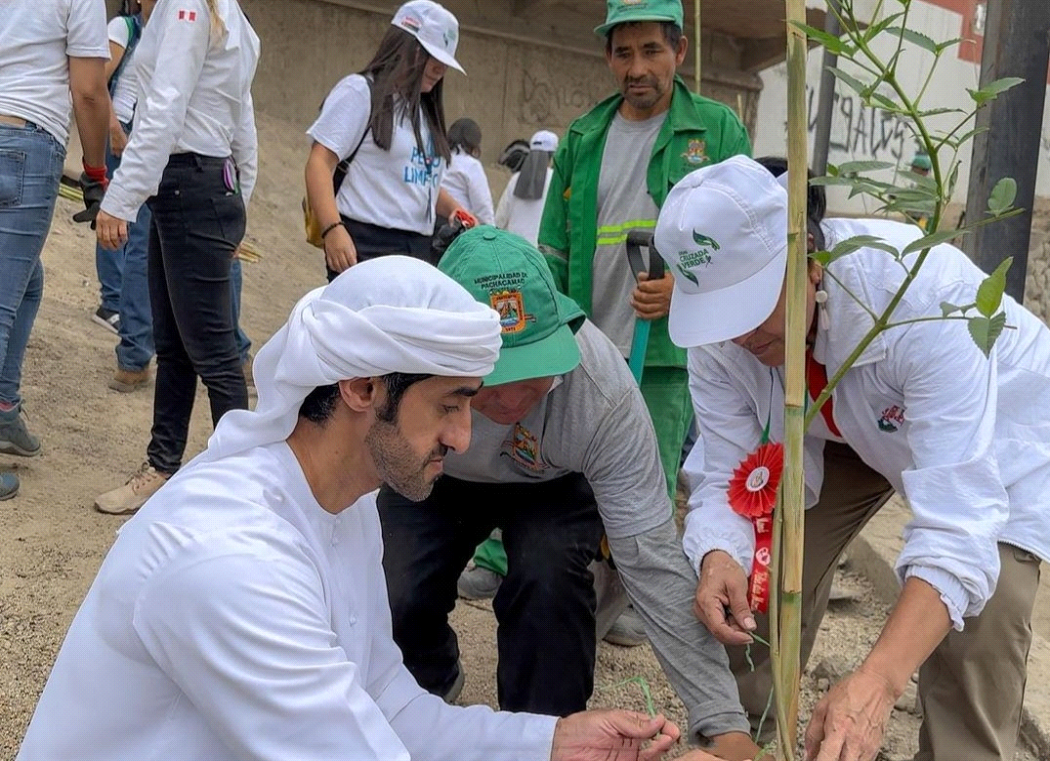 With the participation of H.E. Dina Boluarte, President of the Republic of Peru, and in parallel with the celebration of COP 28 in the United Arab Emirates, H.E. Mohamed Abdulla Alshamsi, UAE Ambassador to Peru, participated in the 3000 tree planting campaigns. The event had the participation of H.E. Alvina Ruiz, Minister of the Environment and H.E. Juan Carlos Mathews Salazar, Minister of Foreign Trade and Tourism.
