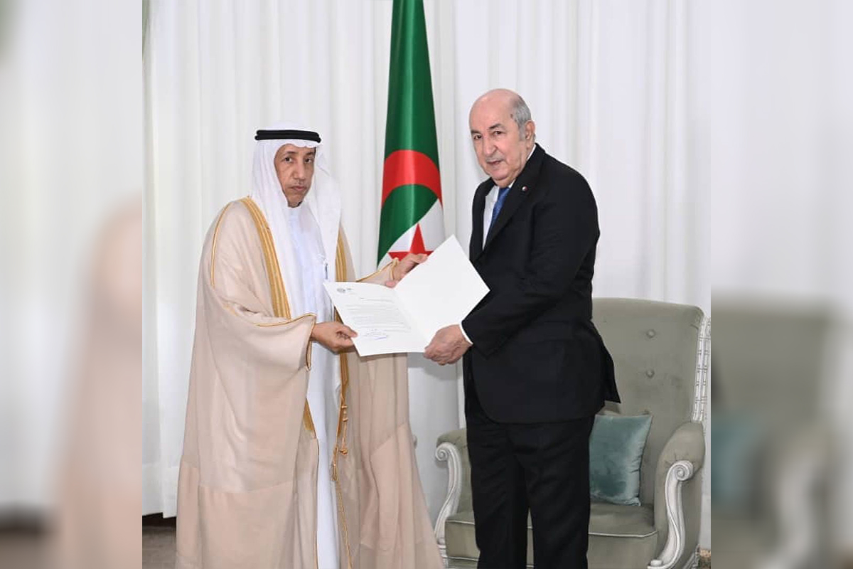 استقبل فخامة الرئيس عبدالمجيد تبون - رئيس الجمهورية الجزائرية الديمقراطية الشعبية، سعادة السفير يوسف سباع ال علي، حيث قام سعادة السفير بتسليم رئيس الجمهورية الدعوة الموجهة من صاحب السمو الشيخ محمد بن زايد آل نهيان -رئيس الدولة -