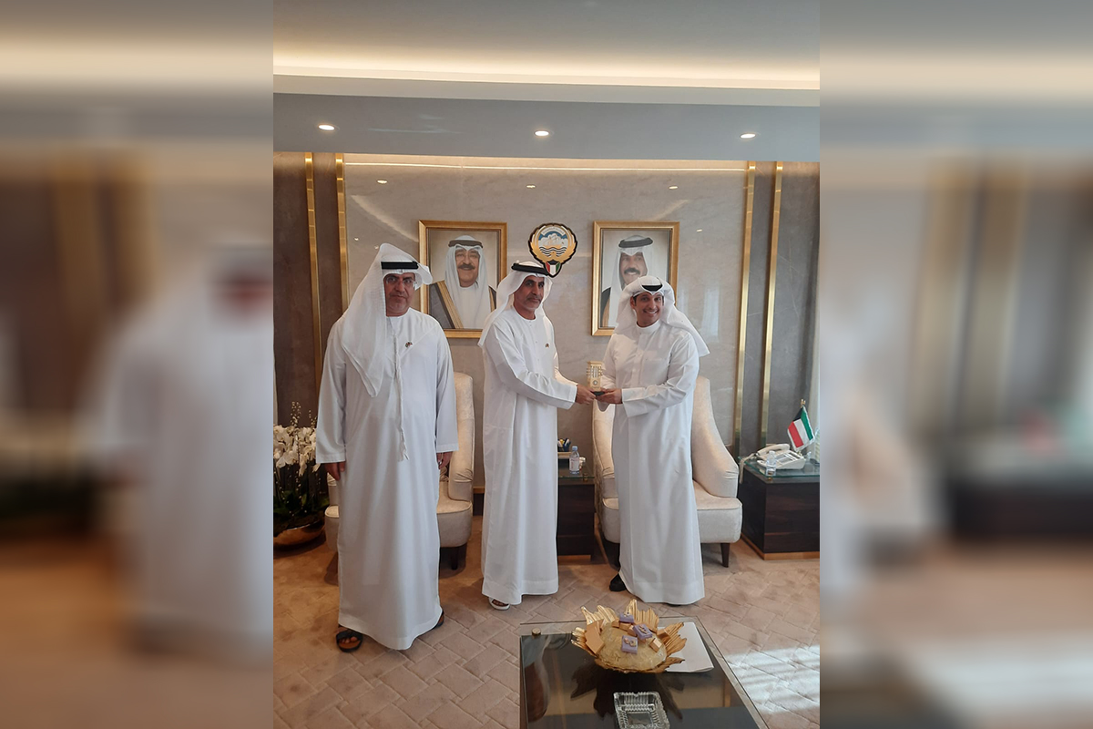 استقبل  معالي عبدالرحمن المطيري  وزير الإعلام ووزير الدولة لشؤون الشباب وفد كلية الدفاع الوطني بدوله الامارات العربية المتحدة الذي يزور دولة الكويت الشقيقة حاليا. وقد رحب معالي الوزير بوفد الكلية الزائر وتمنى لهم كل التوفيق والنجاح. حضر اللقاء سعادة الدكتور مطر حامد النيادي سفير الدولة لدى دولة الكويت الشقيقة.