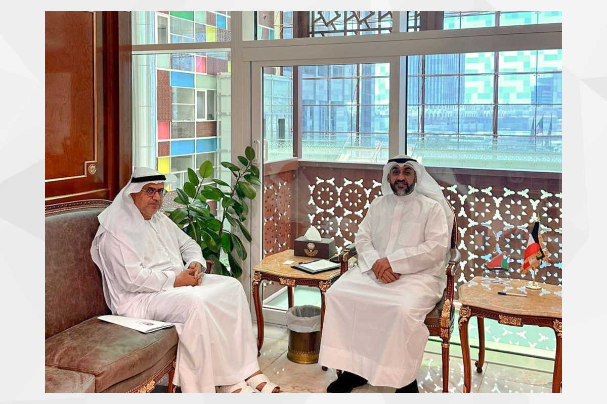 His Excellency Abdullah Al-Jouran, Minister of Trade and Industry, received in his office His Excellency Dr. Matar Hamed Al-Neyadi, UAE Ambassador to Kuwait. During the meeting, they reviewed the economic, trade and investment relations between the two countries

