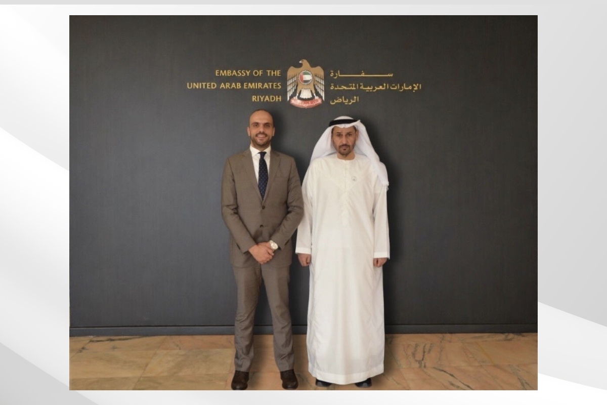 التقى سعادة السفير مطر سالم مران الظاهري بالسيد عبدالله رحال - المدير الإقليمي لشركة طيران العربية بالمملكة العربية السعودية، حيث تم بحث المواضيع ذات الاهتمام المشترك.