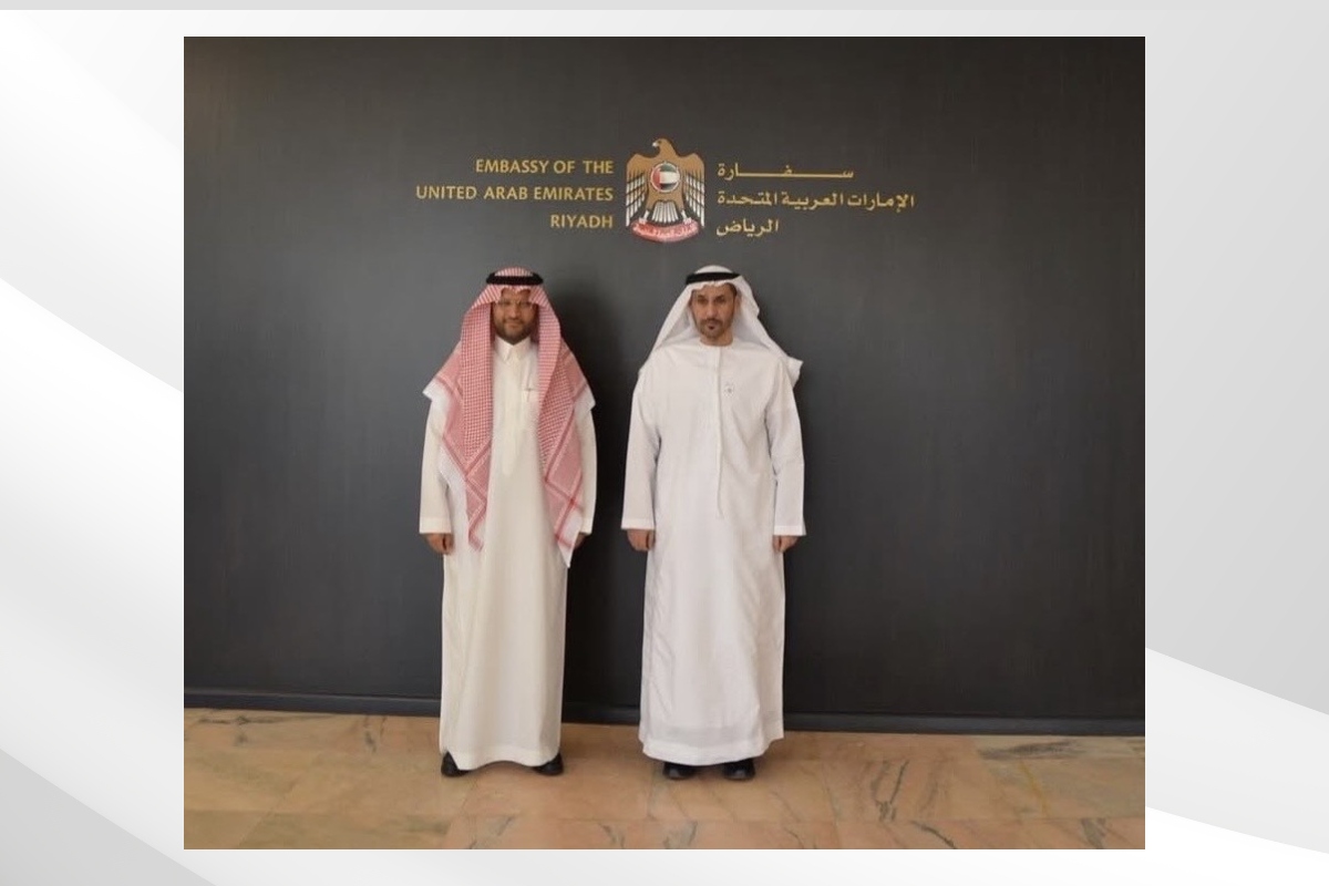 استقبل سعادة مطر سالم مران الظاهري، سفير الدولة لدى المملكة العربية السعودية، سعادة همام بن ناصر بن جريد المدير التنفيذي لبرنامج الخليج العربي للتنمية (أجفند)، وجرى خلال اللقاء استعراض أوجه التعاون المشترك، وبحث عدد من الموضوعات ذات الاهتمام المتبادل.
