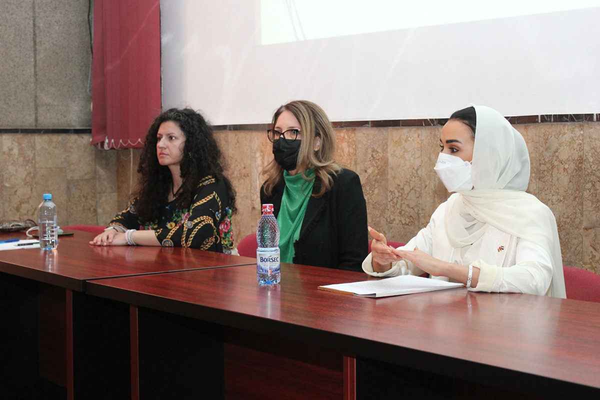 Ing. / Mahrah Ali Al-Shaya – Însărcinat cu afaceri a.i., în cadrul Ambasadei Emiratelor Arabe Unite la București, România a susținut o prelegere la Colegiul Național „Ion Neculce”, din capitala României, București, despre valorile toleranței și echității care caracterizează Emiratele Arabe Unite.