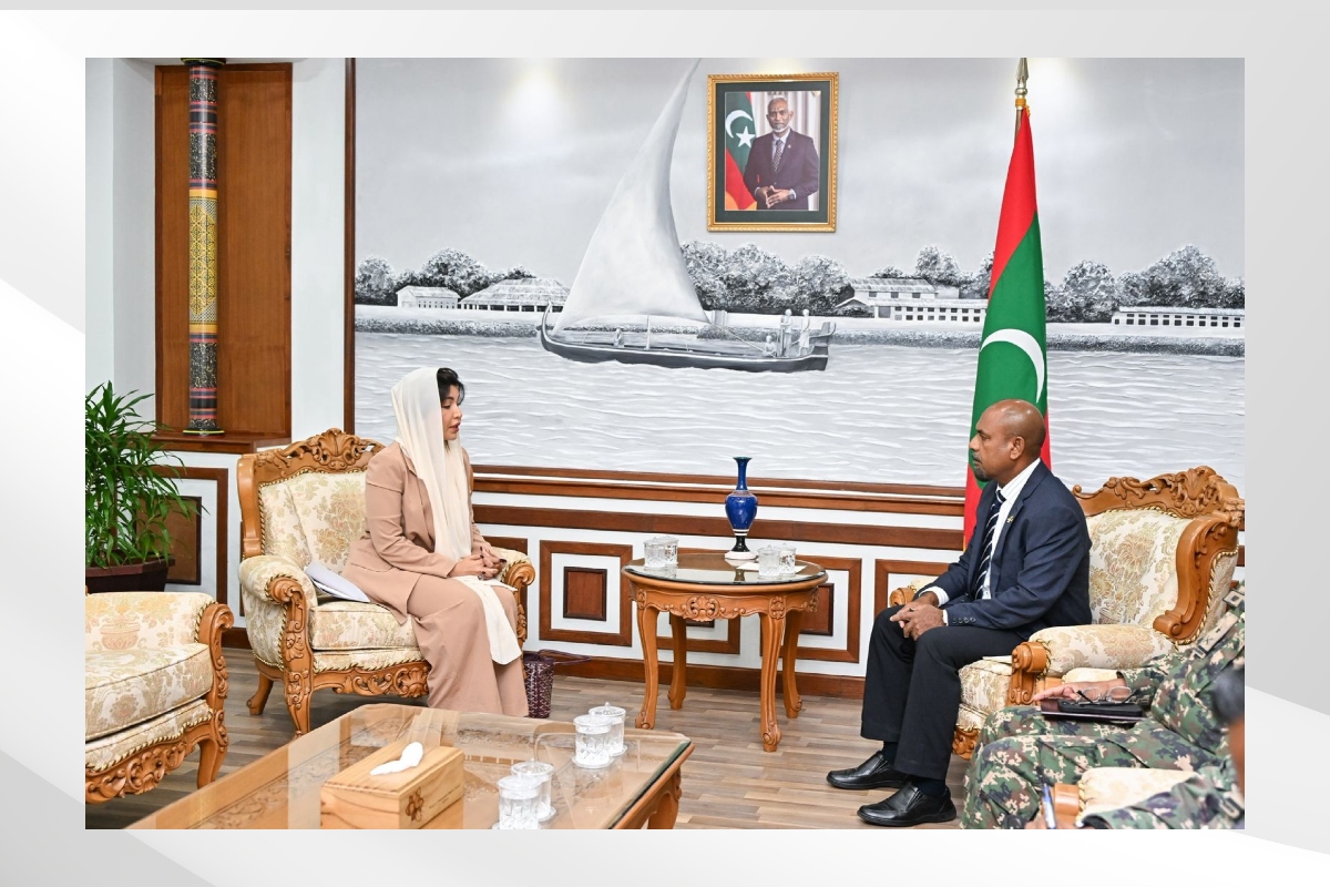 عقدت هبة الجنيبي، القائم بالأعمال بالإنابة لدى سفارة دولة الإمارات العربية المتحدة في جمهورية المالديف، اجتماعاً مع معالي حسن رشيد، وزير الدفاع والخدمة الوطنية في جمهورية المالديف.