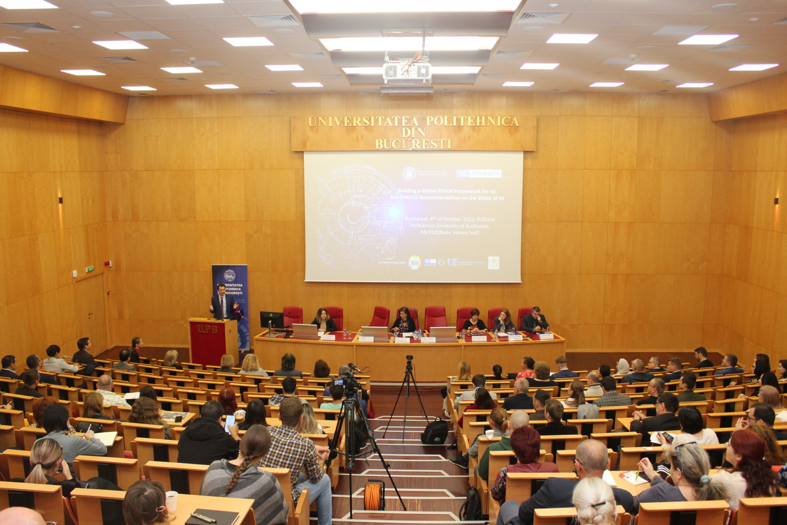 În data de 4 octombrie, 2022, ing./ Mahrah Ali Al-Shaya - șef adjunct al misiunii în Ambasada Emiratelor Arabe Unite în România, a participat la conferința „Construirea unui cadru etic global pentru IA