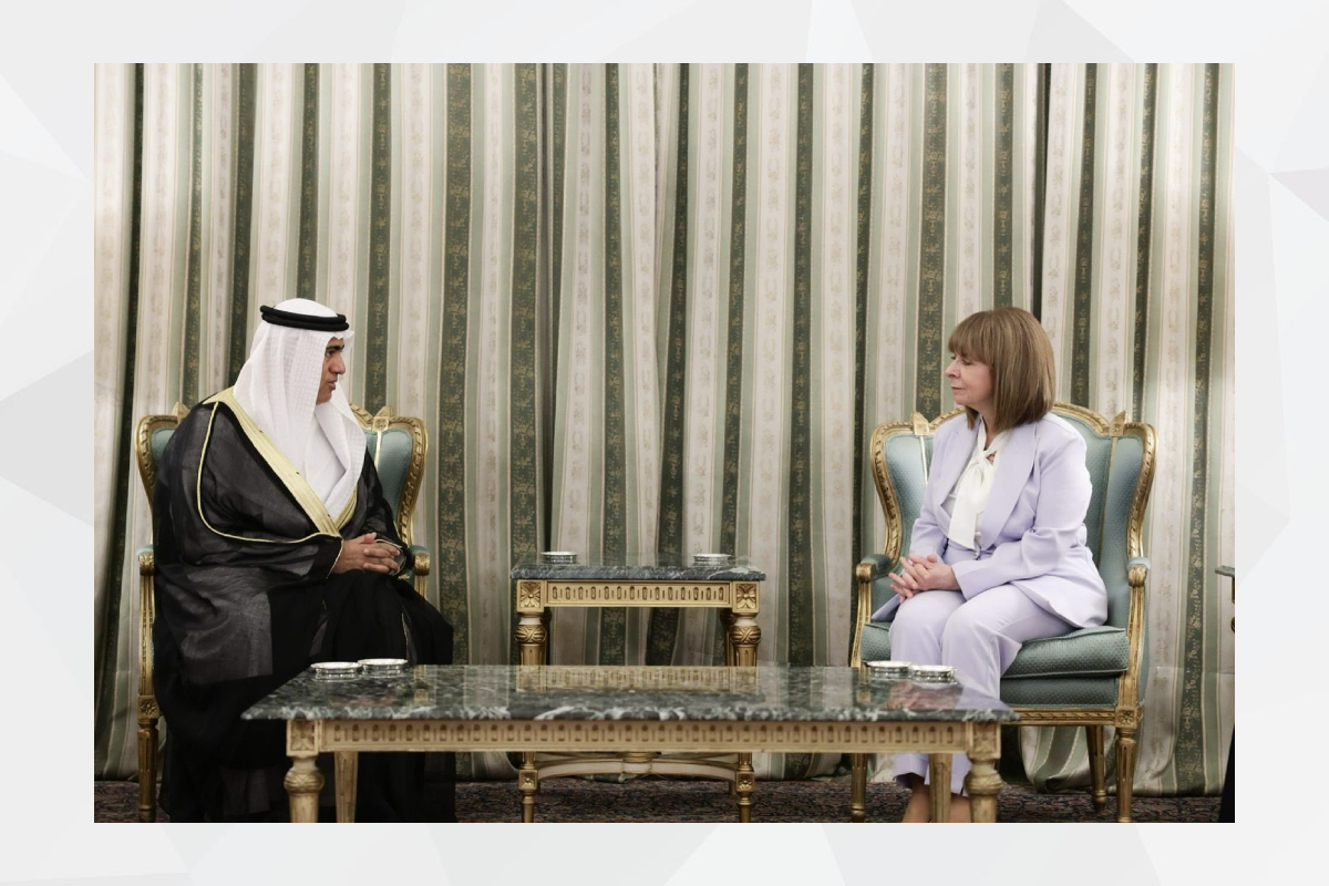 قدّم سعادة الدكتور علي عبيد الظاهري أوراق اعتماده إلى فخامة كاترينا ساكيلاروبولو رئيسة الجمهورية اليونانية، سفيرا فوق العادة ومفوضا لدولة الإمارات لدى اليونان، وذلك خلال مراسم الاستقبال الرسمية التي جرت بالقصر الرئاسي بالعاصمة اليونانية أثينا.