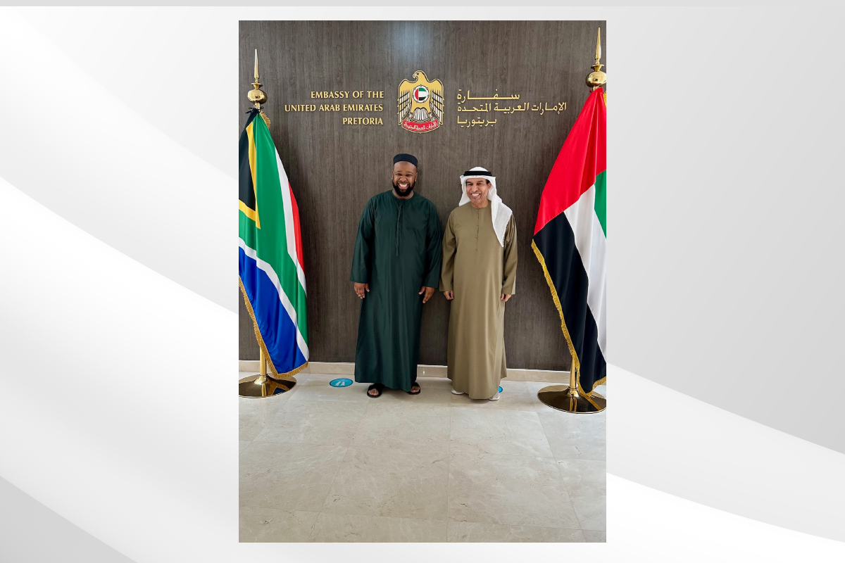 التقى سعادة السفير محش الهاملي بالسيد محمد نموكولا، ممثل جمعية المسلمين في سويتو، لبحث مجالات التعاون المحتملة في العمل المجتمعي، والحوار بين الأديان، والتبادل الثقافي.