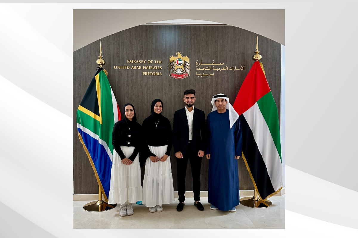 التقى سعادة السفير محش الهاملي بالسيد شاهمير زايد، رئيس جمعية الطلبة المسلمين، والسيدة مشكات شودري، نائبته، وعضو من اللجنة التنفيذية للجمعية في جامعة بريتوريا، حيث ناقش معهم موضوعات تتعلق بريادة الشباب، والحوار بين الثقافات، وتعزيز التفاهم المتبادل بين المجتمعات في دولة الإمارات وجنوب أفريقيا.