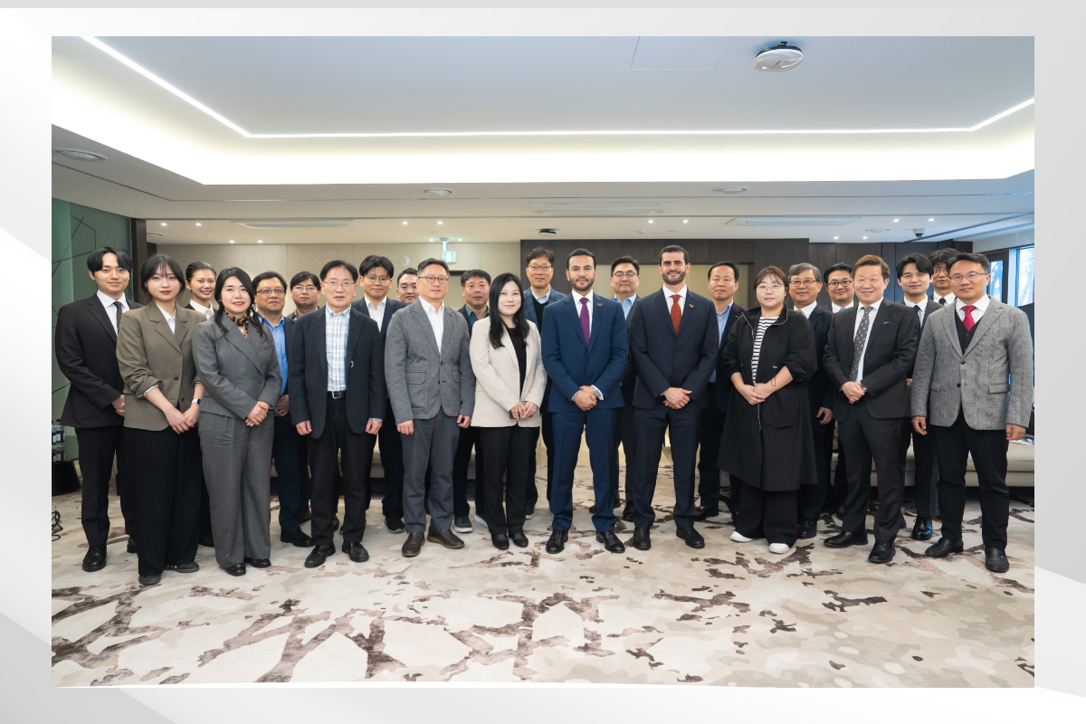 The UAE Embassy in Seoul organized the Strategic Business Cooperation Seminar, with the participation of H.E. Mohamed Naser Hamdan Al Zaabi, Chairman of Al Nasser Holding. The event brought together representatives from various Korean companies to discuss opportunities for cooperation and ways to enhance mutual partnership.