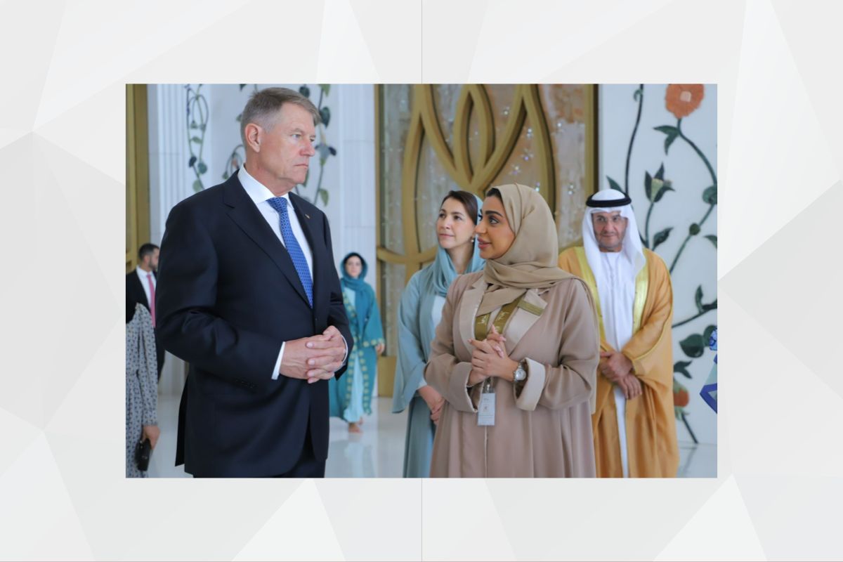 La 18 martie, 2023, în timpul vizitei sale oficiale în Emiratele Arabe Unite, Președintele României/ Klaus Iohannis a vizitat Marea Moschee Sheikh Zayed din Abu Dhabi. Președintele Iohannis a fost însoțit de Prima Doamnă a României/ Carmen Iohannis, E.S. Mariam bint Mohammed Almheiri/ Ministrul Schimbărilor Climatice și Mediului din EAU, E.S. Sultan Mohammed Al Ali/ Ambasadorul Emiratelor Arabe Unite în România, E.S Bogdan Octavian Badica/ Ambasadorul României în Emiratele Arabe Unite, precum și de înalți oficiali emirieni și români.