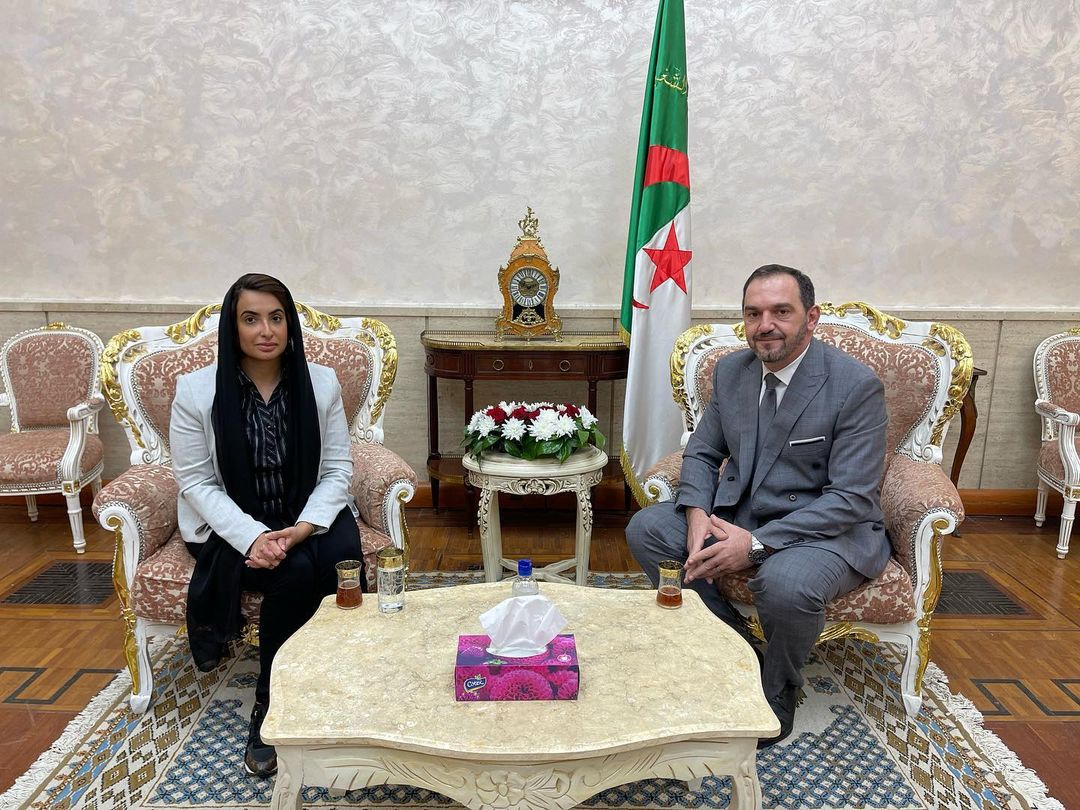 زارت القائم بالأعمال بالإنابة الآنسة موزة الحوسني رئيس لجنة الشؤون الخارجية والتعاون والجالية السيد محمد هاني، بمقر المجلس بالعاصمة الجزائرية، حيث تم بحث العديد من القضايا ذات الاهتمام المشترك.
