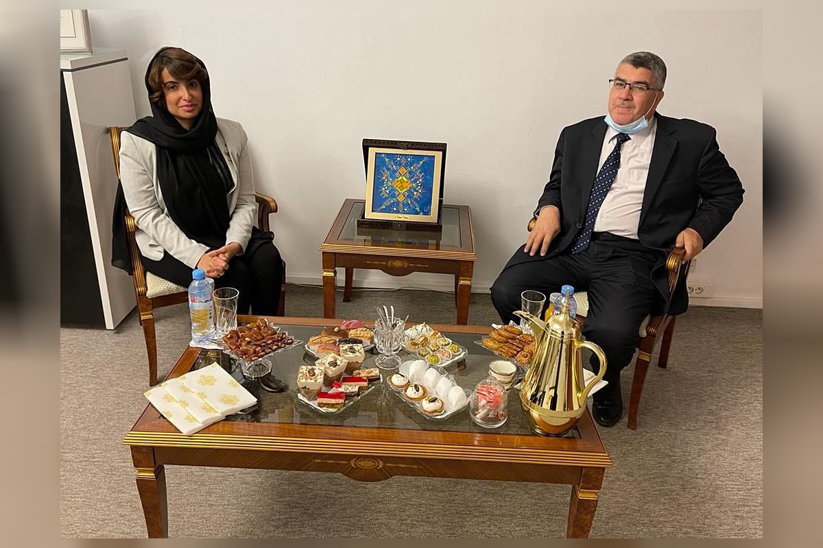 قام سعادة السفير الجزائري المعين حديثًا لدى دولة الإمارات السيد خميسي عريف بزيارة مجاملة لمقر السفارة، والتقى بالقائم بالأعمال بالإنابة الآنسة موزة الحوسني، حيث تطرق الجانبان إلى العديد من المواضيع ذات الأولوية، هذا وتمنت له القائم بالأعمال بالإنابة كل التوفيق والنجاح عند مباشرته مهام عمله القادمة.
