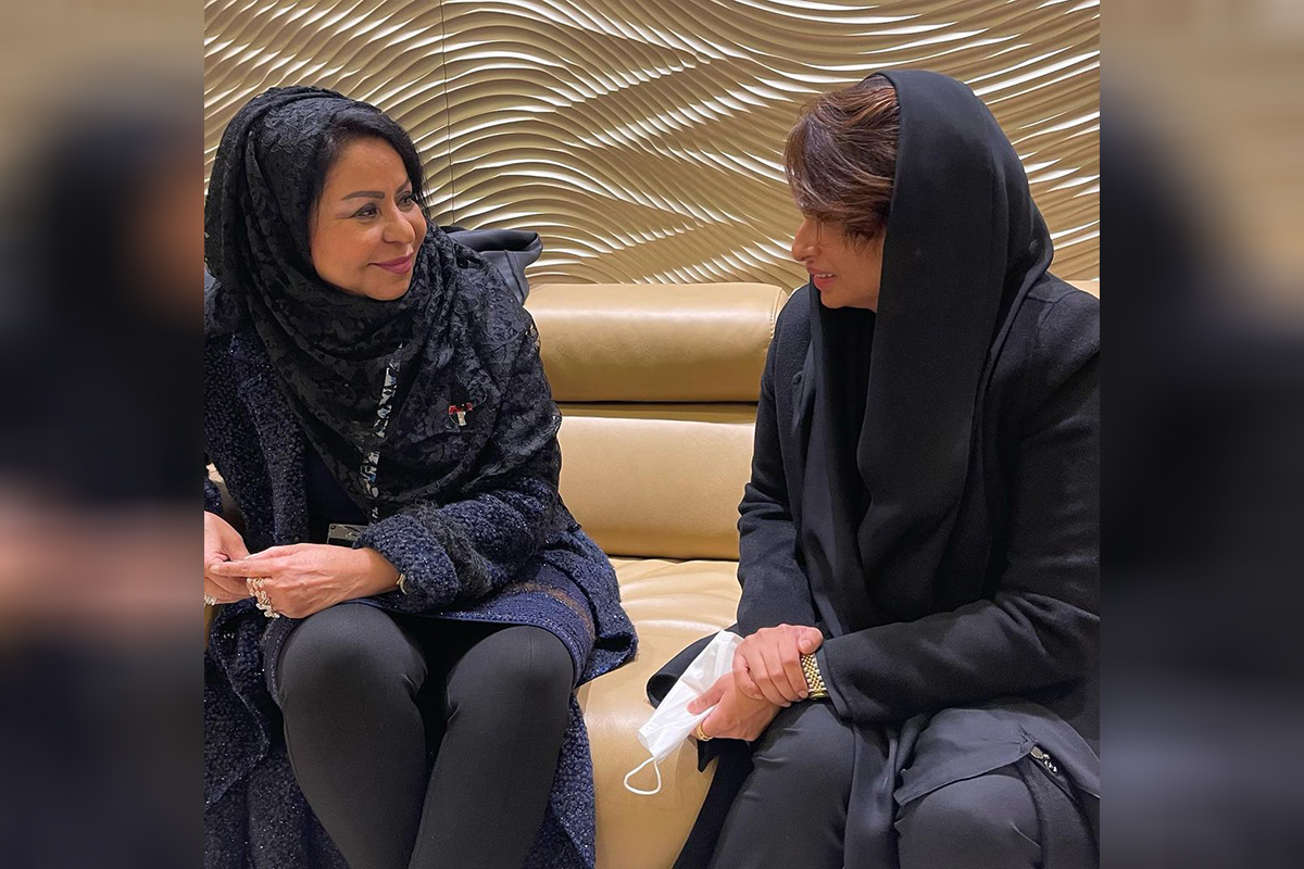 شاركت الشيخة الدكتورة هند عبد العزيز القاسمي -رئيس نادي الإمارات الدولي للأعمال والمهن الحرة، وبحضور القائم بالأعمال بالإنابة موزة الحوسني، في أعمال المنتدى الدولي للمرأة، والذي يعقد في العاصمة الجزائرية من الفترة 11-12 ديسمبر 2021.