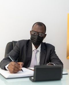 جانب من المسؤولين والشخصيــات المعــزية في وفــاة فقيــد الوطــن صــاحــب السمــو الشيــخ خليفــة بـــــن زايـــــد آل نهيــان 