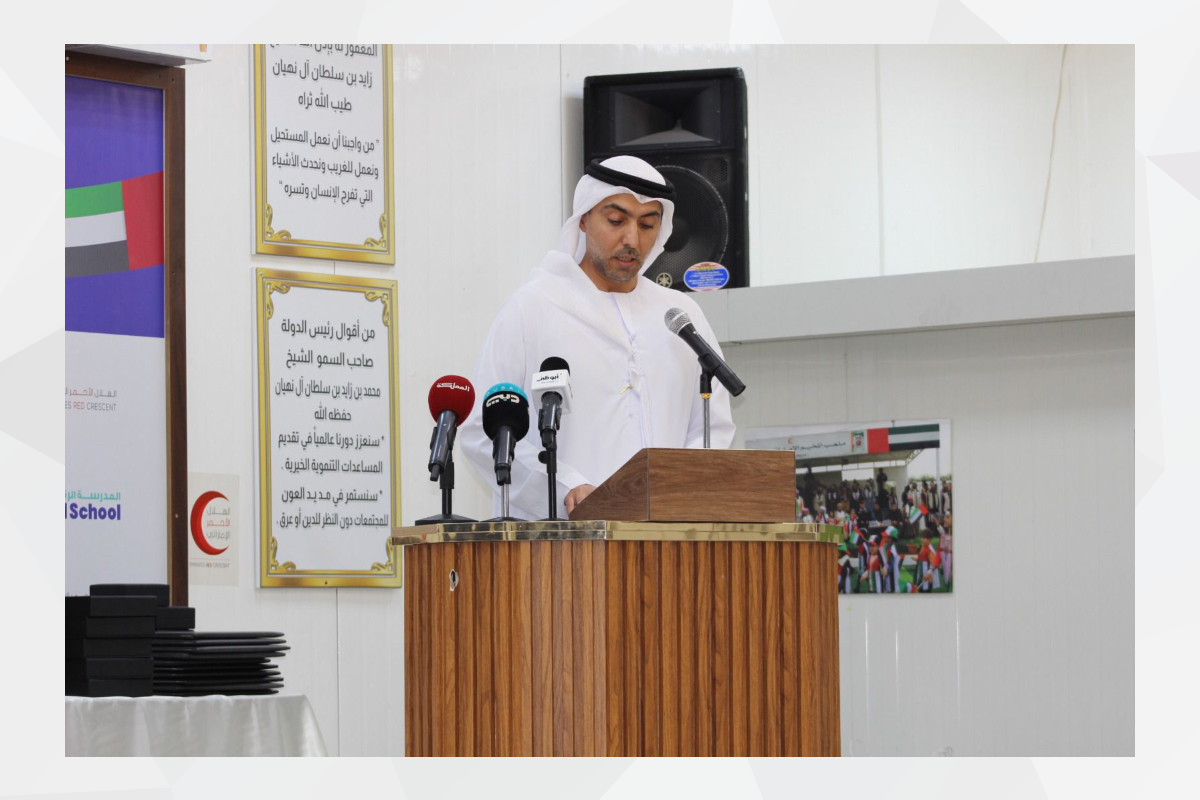 شارك المستشار حمد المطروشي، القائم بالأعمال بالسفارة، في حفل افتتاح أول مدرسة رقمية متكاملة في المخيم الإماراتي الأردني للاجئين السوريين بمنطقة مريجيب الفهود شرقي محافظة الزرقاء الاردنية، بحضور عطوفة نواف العجارمة أمين عام وزارة التربية والتعليم، والدكتور وليد آل علي أمين عام المدرسة الرقمي، وحمود الجنيبي نائب الأمين العام للهلال الأحمر الإماراتي.

