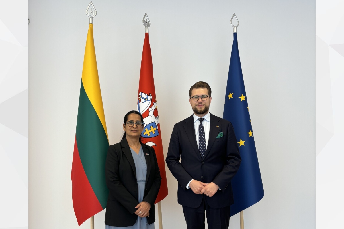 Her Excellency Noora Juma, Non-Resident Ambassador of the United Arab Emirates to Lithuania, met with His Excellency Lukas Savickas.

