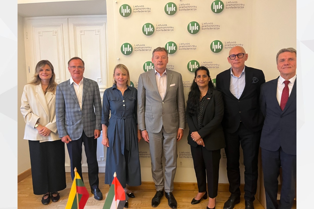 Her Excellency Noora Juma, Non-Resident Ambassador of the United Arab Emirates, visited the Association of Lithuanian Chambers of Commerce, Industry and Crafts and the Lithuanian Confederation of Industrialists.

