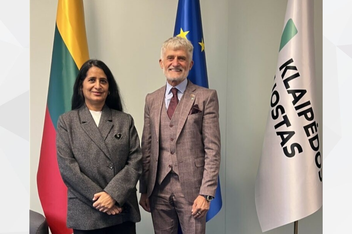 Her Excellency Noora Juma, Non-Resident Ambassador of the United Arab Emirates to Lithuania, met with Algis Latakas, Chief Executive Officer of the Port of Klaipeda. The meeting focused on opportunities for cooperation in maritime transport and logistics, with the aim of strengthening economic ties between the two countries.