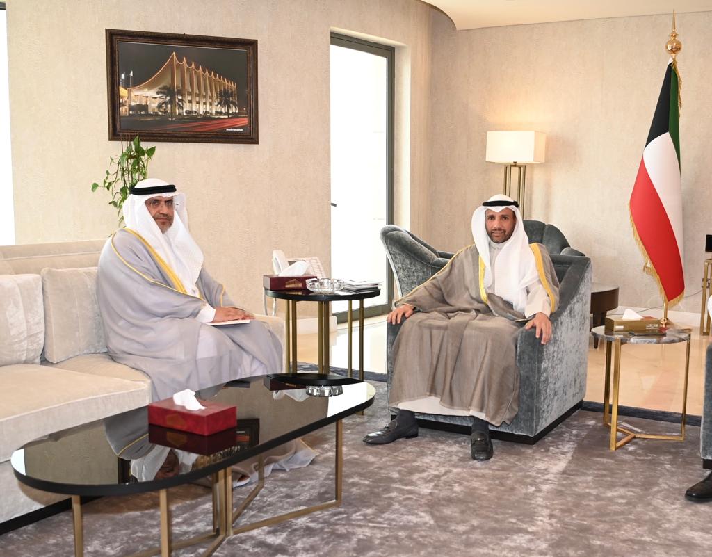 استقبل معالي مرزوق الغانم رئيس مجلس الأمة في مكتبه سعادة الدكتور مطر حامد النيادي سفير الدولة لدى دولة الكويت الشقيقة حيث سلم سعادته رسالة خطية من معالي صقر غباش رئيس المجلس الوطني الاتحادي في دولة الامارات العربية المتحدة . 