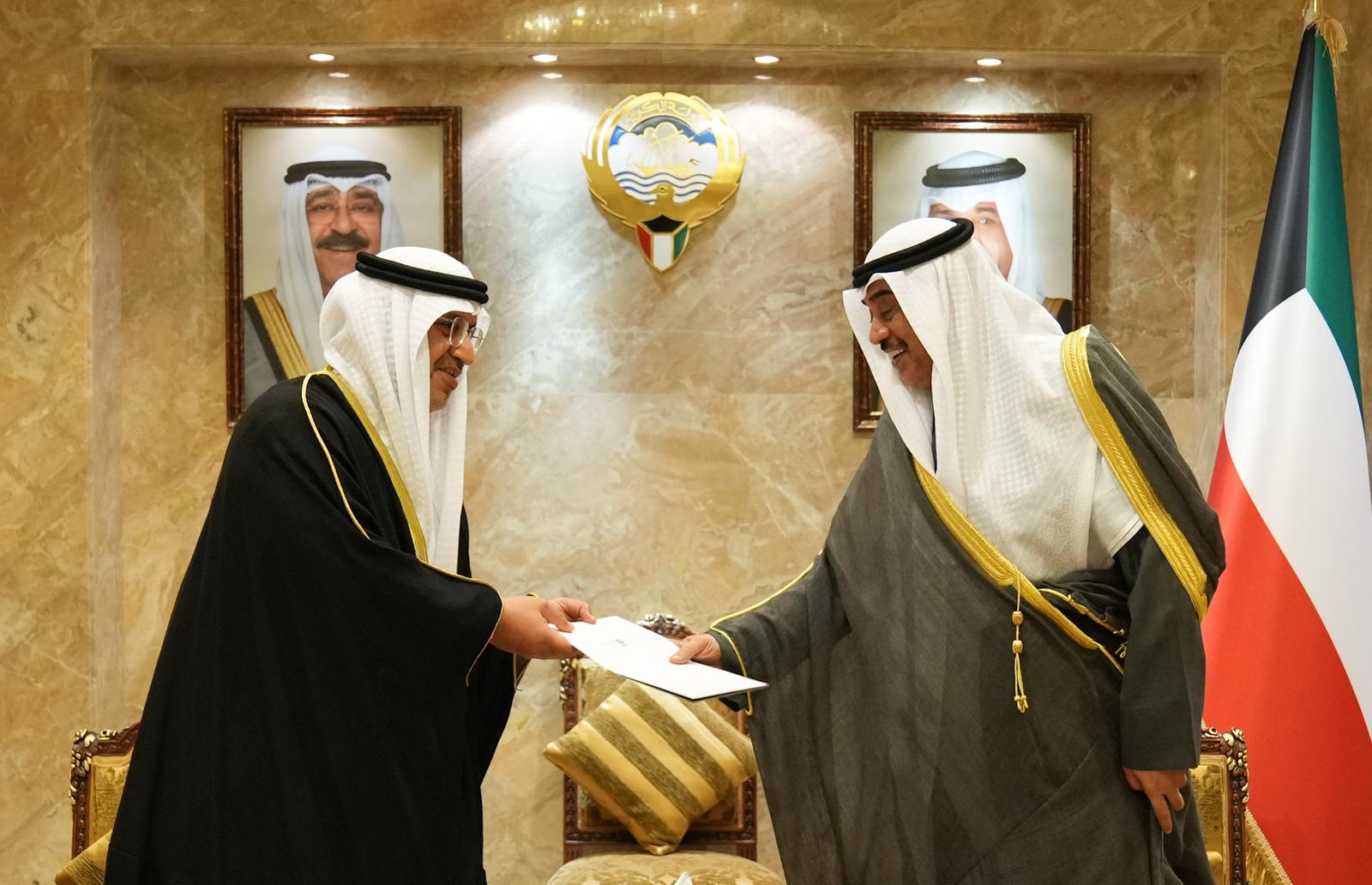 تسلم سمو الشيخ صباح خالد الصباح رئيس مجلس الوزراء بدولة الكويت الشقيقة خطاب دعوة من صاحب السمو الشيخ محمدبن راشدآل مكتوم نائب رئيس الدولة رئيس مجلس الوزراء حاكم دبي رعاه الله لحضور القمة العالمية للحكومات التي سوف تعقد يومي 29 و30 مارس قام بتسليم الخطاب سعادة السفير د.مطر النيادي 