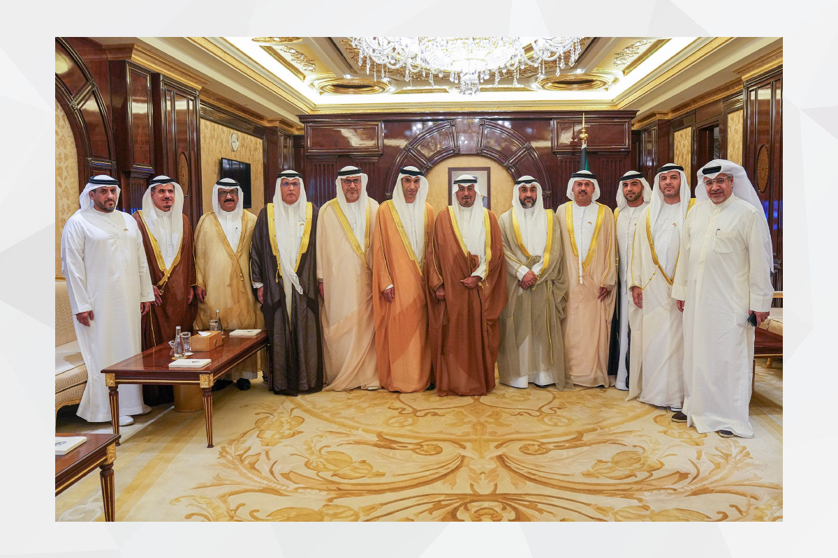 His Highness the Prime Minister of Kuwait, received in the presence of His Excellency Abdullah Hamad Al-Jouran, Minister of Trade and Industry, at the palace of His Excellency Dr. Thani bin Ahmed Al-Zeyoudi, Minister of State for Foreign Trade, His Excellency Dr. Matar Hamed Al-Neysdi, UAE Ambassador to Kuwait, His Excellency Abdullah Al-Mazrouei, Chairman of the Union of Chambers, and a number of representatives of Emirati companies participating in the exhibition and forum of Emirati companies 