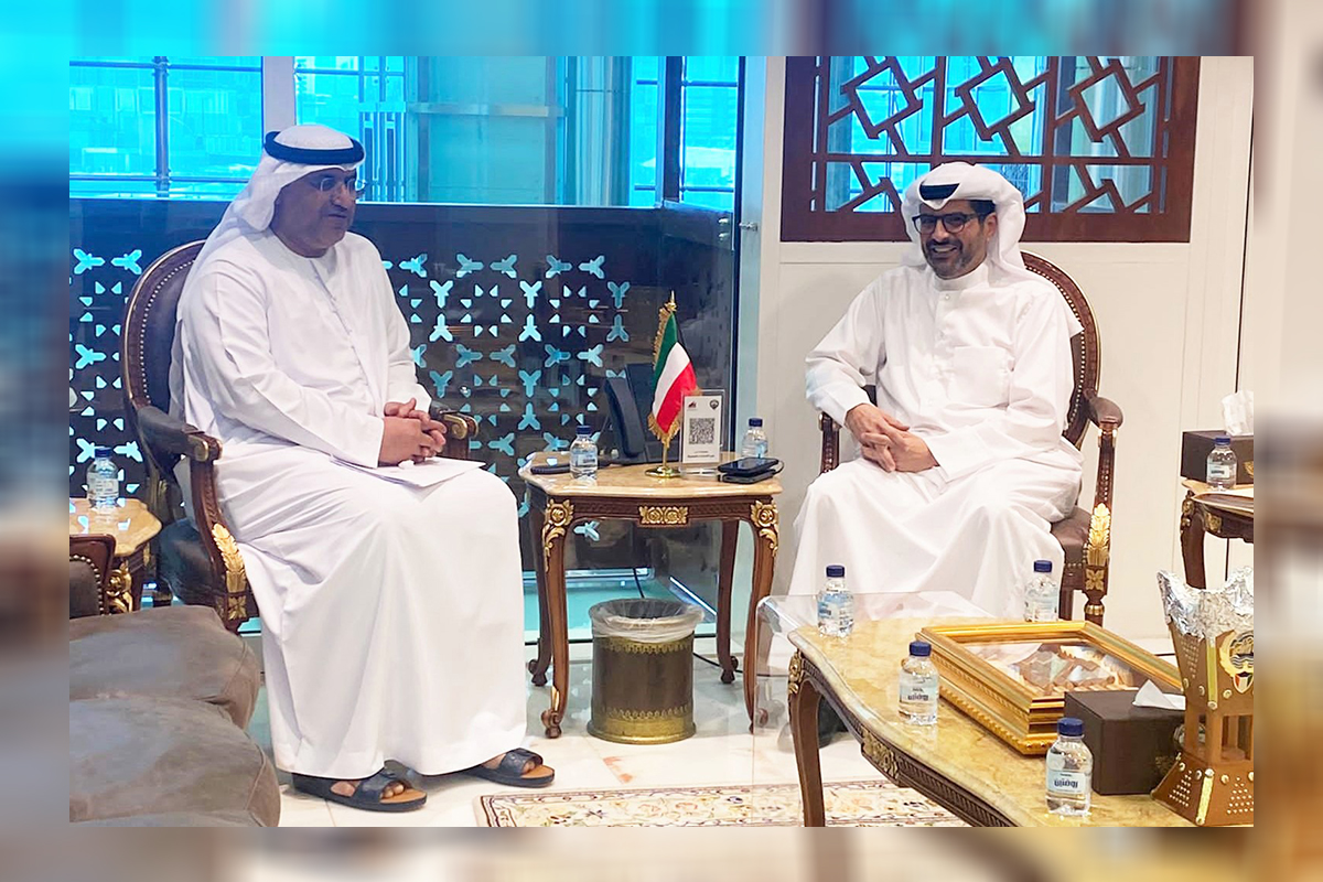استقبل معالي مازن سعد علي الناهض وزير التجارة والصناعة ووزير دولة لشئون الاتصالات وتكنولوجيا المعلومات، سعادة الدكتور مطر حامد النيادي سفير الدولة لدى دولة الكويت الشقيقة قد رحب معالي الوزير بسعادة السفير  مشيدًا بالعلاقات الطيبة التي تربط بين البلدين الشقيقين وبمستوى التعاون والتنسيق في مختلف المجالات.
