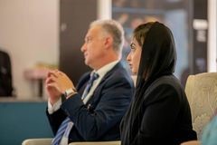 في اطار متابعة بعثة الدولة لنشاطات الشركات الاماراتية بالجزائر، زارت القائم بالأعمال بالإنابة موزة الحوسني ميناء الجزائر العالمي وذلك بحضور المدير العام لشركة موانئ دبي الجزائر العاصمة السيد سمير بوماتي وطاقم الشركة