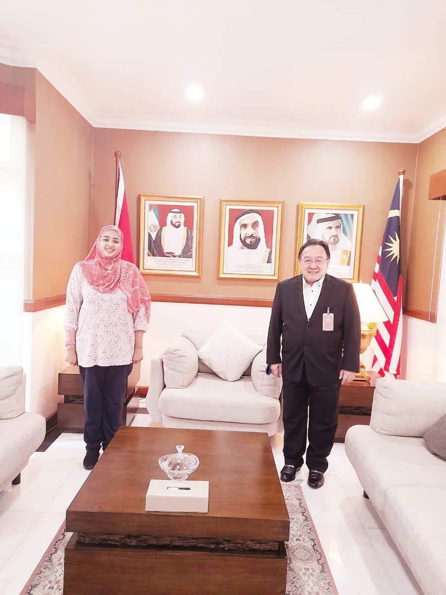 التقت السيدة أماني محمد الهاشمي القائم بالأعمال بالإنابة بمقر السفارة بمدير شركة هيركليس الهندسية داتؤ/ توماس جونغ