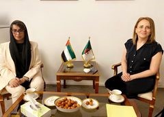 استقبلت السكرتير الأول موزة الحوسني الدكتورة ابتسام حملاوي ــــ رئيسة الهلال الأحمر الجزائري، بمقر السفارة، حيث تم مناقشة فرص التعاون المستقبلية بين الجانبين. 