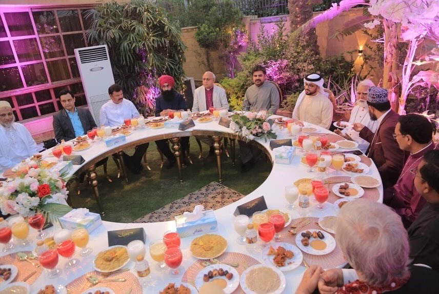 کراچی میں متحدہ عرب امارات کے قونصل جنرل عزت مآب بخیت عتیق الرمیثی نے سندھ کے وزیر بلدیات اور پبلک ہیلتھ انجینئرنگ سید ناصر حسین شاہ کی موجودگی میں 