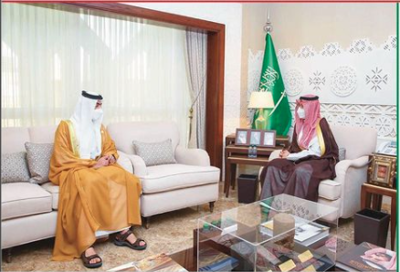صاحب السمو الملكي الأمير أحمد بن فهد بن سلمان بن عبدالعزيز آل سعود نائب أمير المنطقة الشرقية يستقبل سعادة الشيخ نهيان بن سيف آل نهيان.     