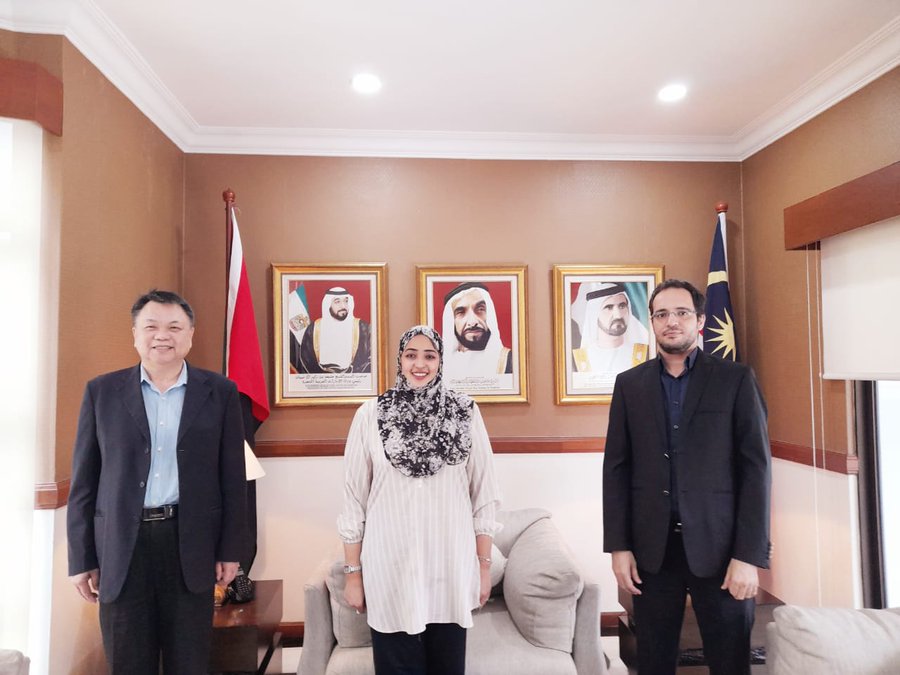 في إطار توسيع شبكة التواصل مع مجتمع الأعمال، السيدة أماني محمد الهاشمي، القائم بالأعمال بالإنابة تلتقي بمقر السفارة برئيس مجلس الإدارة لمركز الابتكار الماليزي