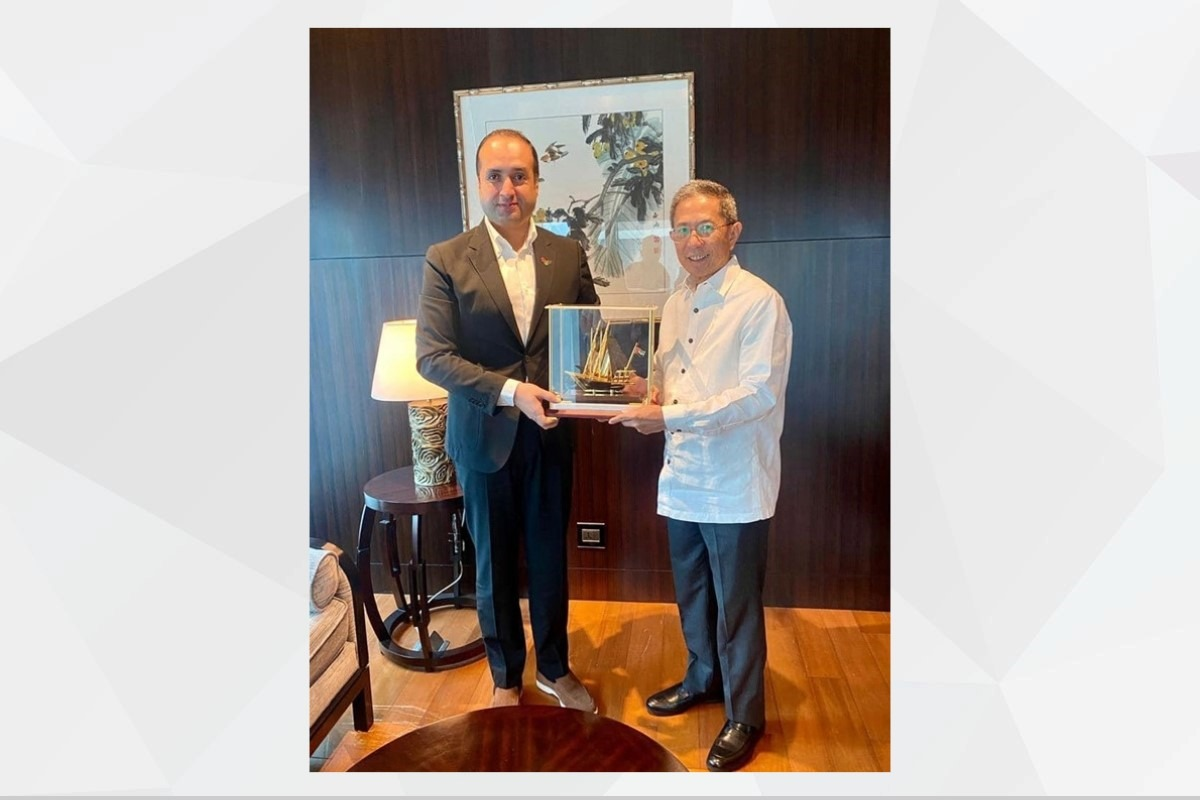 Fruitful meeting between H.E. Mohamed Obaid Alqataam Alzaabi, UAE Ambassador in Manila, and H.E. Raphael Lotilla, Secretary of Department of Energy Philippines,