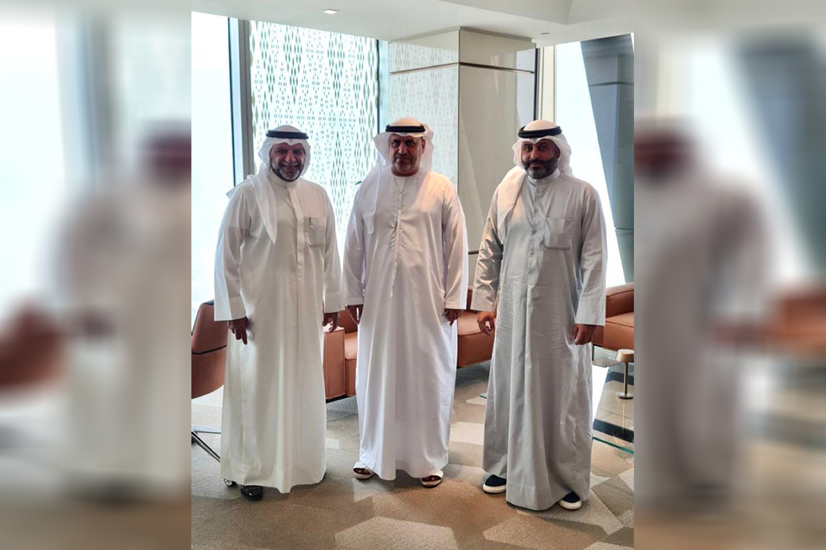 التقى سعادة الدكتور مطر حامد النيادي سفير الدولة لدى دولة الكويت الشقيقة بسعاده مروان بودي رئيس مجلس أداره شركة طيران الجزيرة لبحث سبل التعاون والتنسيق مع شركات الطيران الوطنية في دولة الامارات العربية المتحدة. 