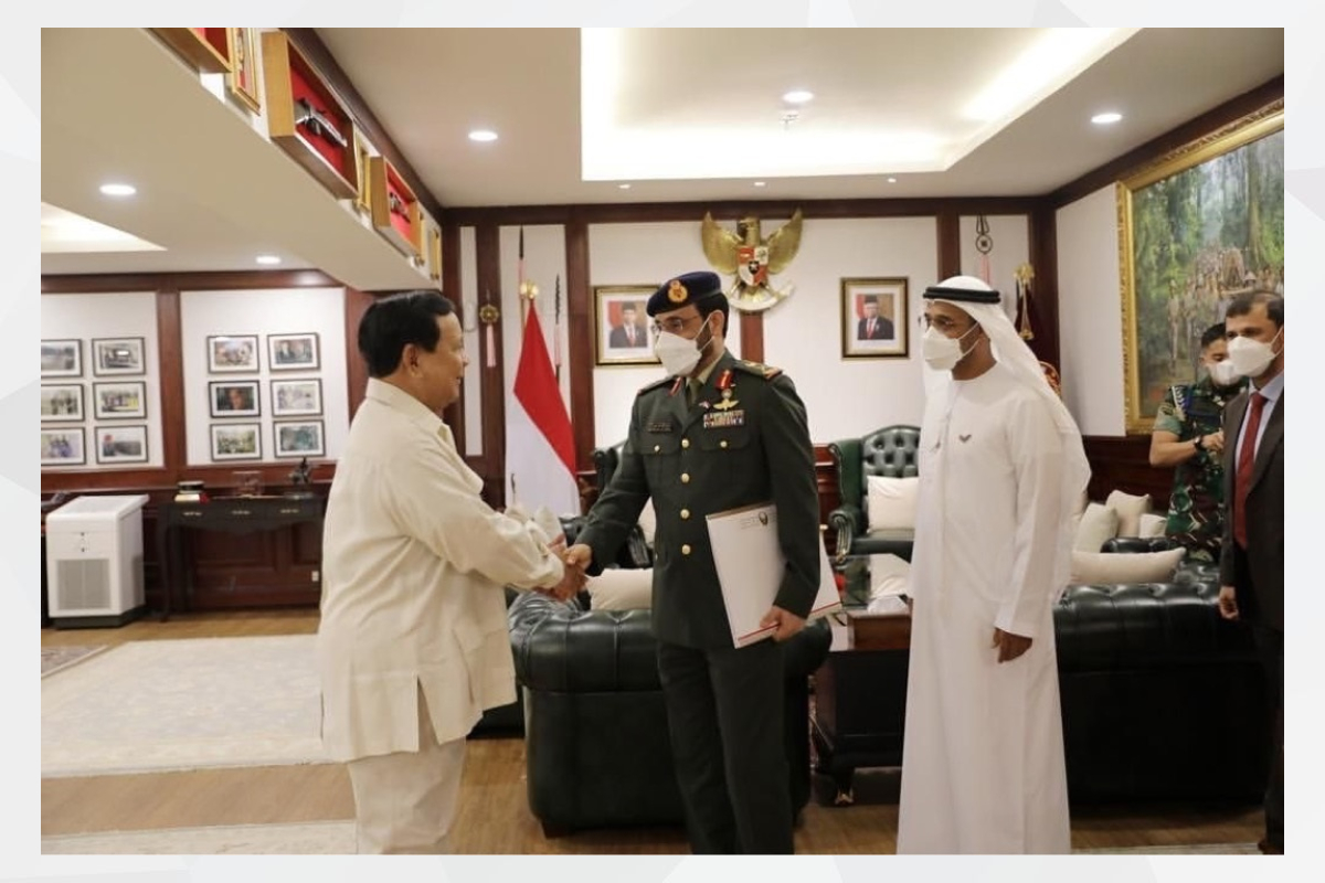 التقى وفد من وزارة الدفاع برئاسة اللواء الركن الدكتور مبارك سعيد بن غافان الجابري الوكيل المساعد للإسناد والصناعات الدفاعية .. معالي برابوو سيبيانتو وزير الدفاع الإندونيسي بحضور سعادة عبدالله سالم الظاهري سفير الدولة لدى الجمهورية الإندونيسية وطارق عبدالرحيم الحوسني الرئيس التنفيذي لمجلس توازن الاقتصادي وذلك خلال زيارة رسمية إلى جمهورية إندونيسيا .


