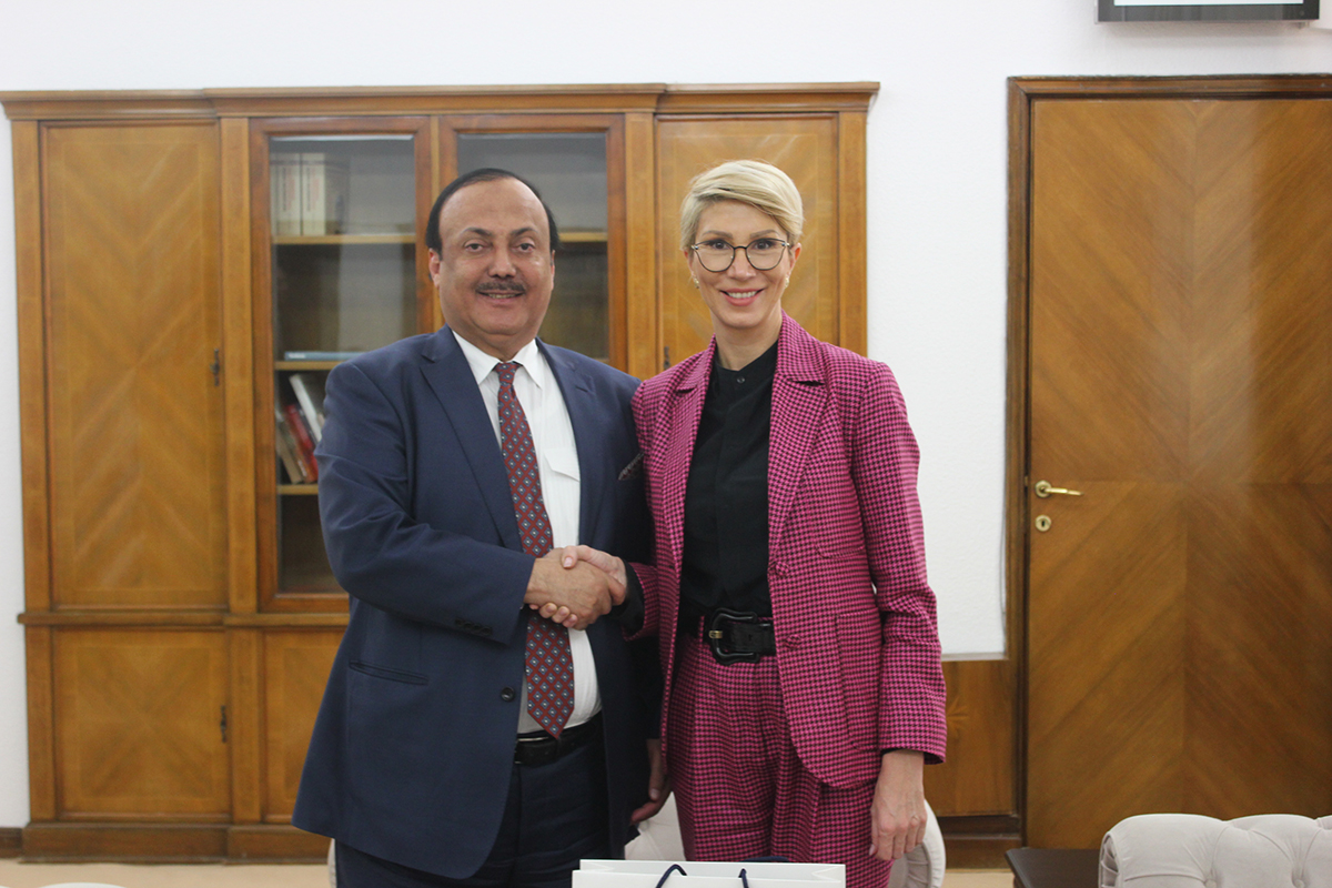 E.S. Dr. Ahmed Abdullah Bin Saeed Al Matrooshi, Ambasadorul Emiratelor Arabe Unite în România a avut, la data de 21 ianuarie 2020, o întrevedere cu doamna Raluca Turcan, vicepremier al României.