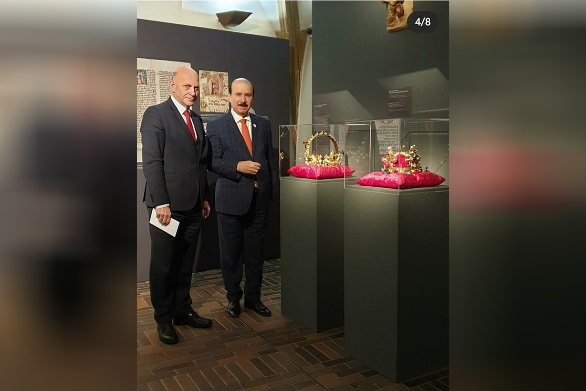 On November 11th 2019, Ambassador Abdulla Mohamed Almaainah visited an exhibition of historic pictures and art work at Charles University, the most important of which were the royal crowns. H.E. also attended the graduation ceremony of a group of students.  