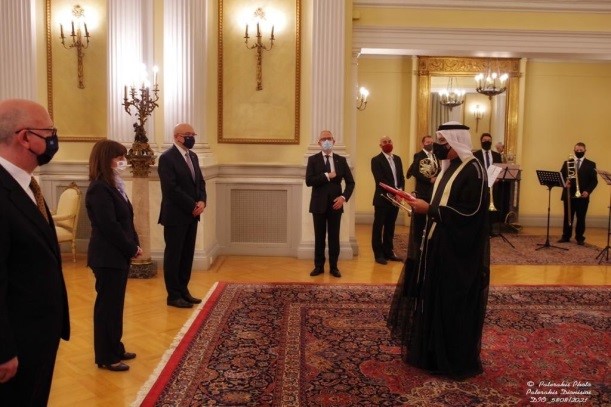 قدم سعادة/ سليمان حامد المزروعي أوراق اعتماده إلى فخامة/ إيكاتيريني ساكيلاروبولو رئيسة الجمهورية اليونانية، كسفير لدولة الإمارات لدى الجمهورية اليونانية في 12 يناير 2021
