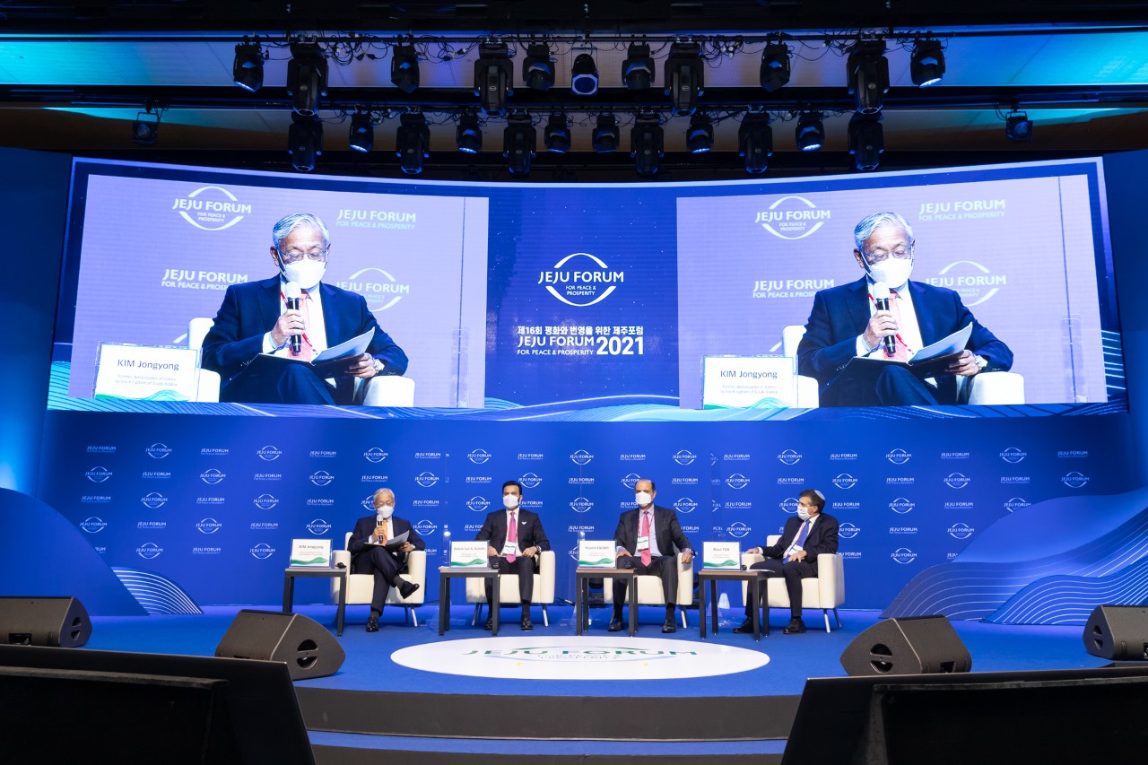 شارك سعادة عبدالله سيف النعيمي سفير الدولة لدى سيؤول في منتدى جيجو للسلام والازدهار الذي عقد خلال 24-26 يونيو 2021 في جزيرة جيجو، وبحضور و مشاركة عدد من السفراء المعتمدين لدى جمهورية كوريا وكبار الشخصيات الكوريين