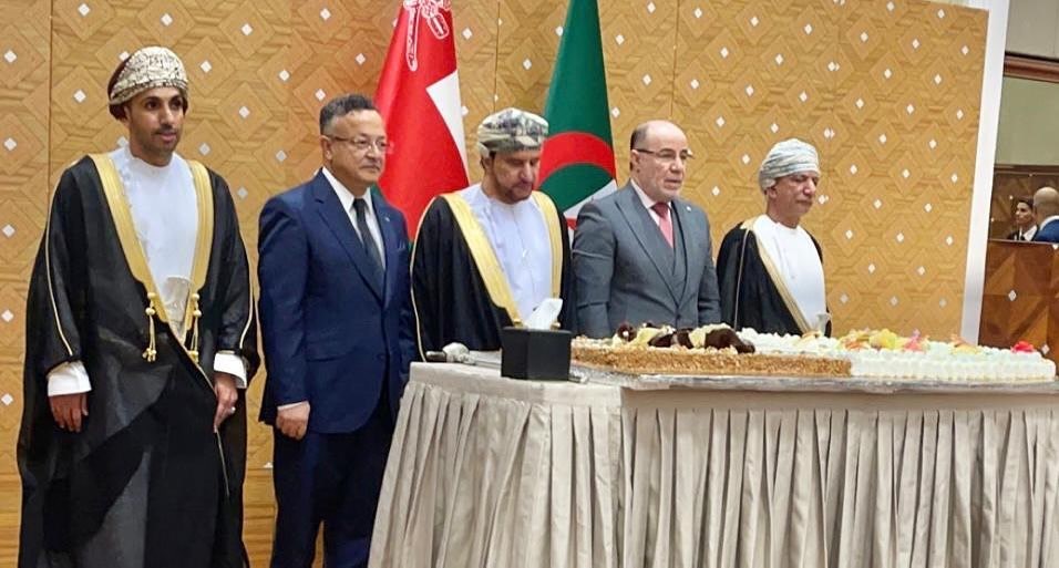 حضرت القائم بالاعمال بالانابة موزة الحوسني برفقة أعضاء السفارة والملحقية العسكرية بالجزائر احتفال سفارة سلطنة عمان بالجزائر بمناسبة العيد الوطني المجيد 52
